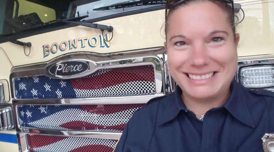 Además de su trabajo de día, Natalie Pisarcik es bombera voluntaria en Boonton, Nueva Jersey. (Foto contribuida).