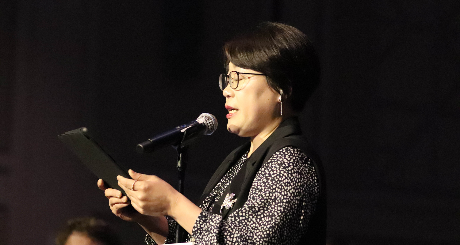 Kiyoung Seo, a teaching elder commissioner from Yukon Presbytery, addressed the Assembly as it considered GAEC-24 at the 12th plenary meeting on July 3, 2024. Photo by Kristen Gaydos.