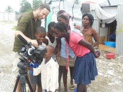 A man demonstrating how a camera works to children.