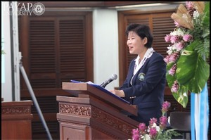 Dr. Sompan delivers an inaugural address at Payap University.