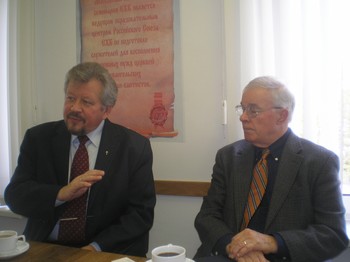 Peter Mitskevich (left), president of Moscow Theological Seminary, and Ian Chapman, chair of the seminary’s trustees discuss the growth of the seminary and of the church in Russia.