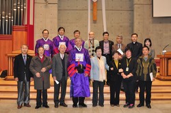 Rev. Dr Olav Fykse Tveit with the WCC President for Asia Rev. Dr Sang Chang and representatives of the Presbyterian Church in the Republic of Korea and the Board of Directors of Hanshin University.