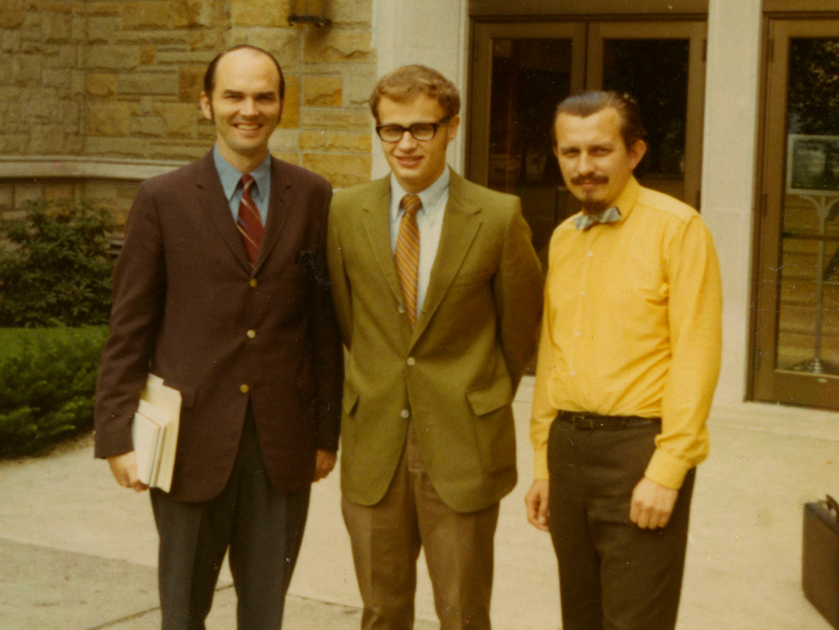 1970년 8월 6일 New Wilmington, Pa.의 Westminster College에서 Jack Rogers, Don McKim 및 Peter Joon. 잭 로저스 서류.