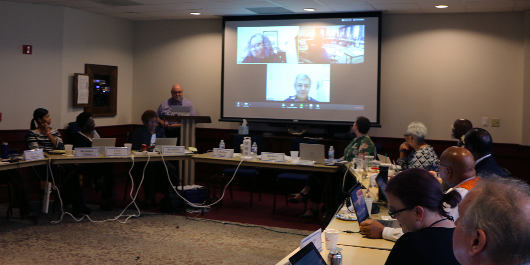 COGA는 화요일 휴스턴에서 Moving Forward 이행 전권위원회의 공동 의장들과 비디오 컨퍼런스 콜에 참가했다. Rick Jones의 사진.