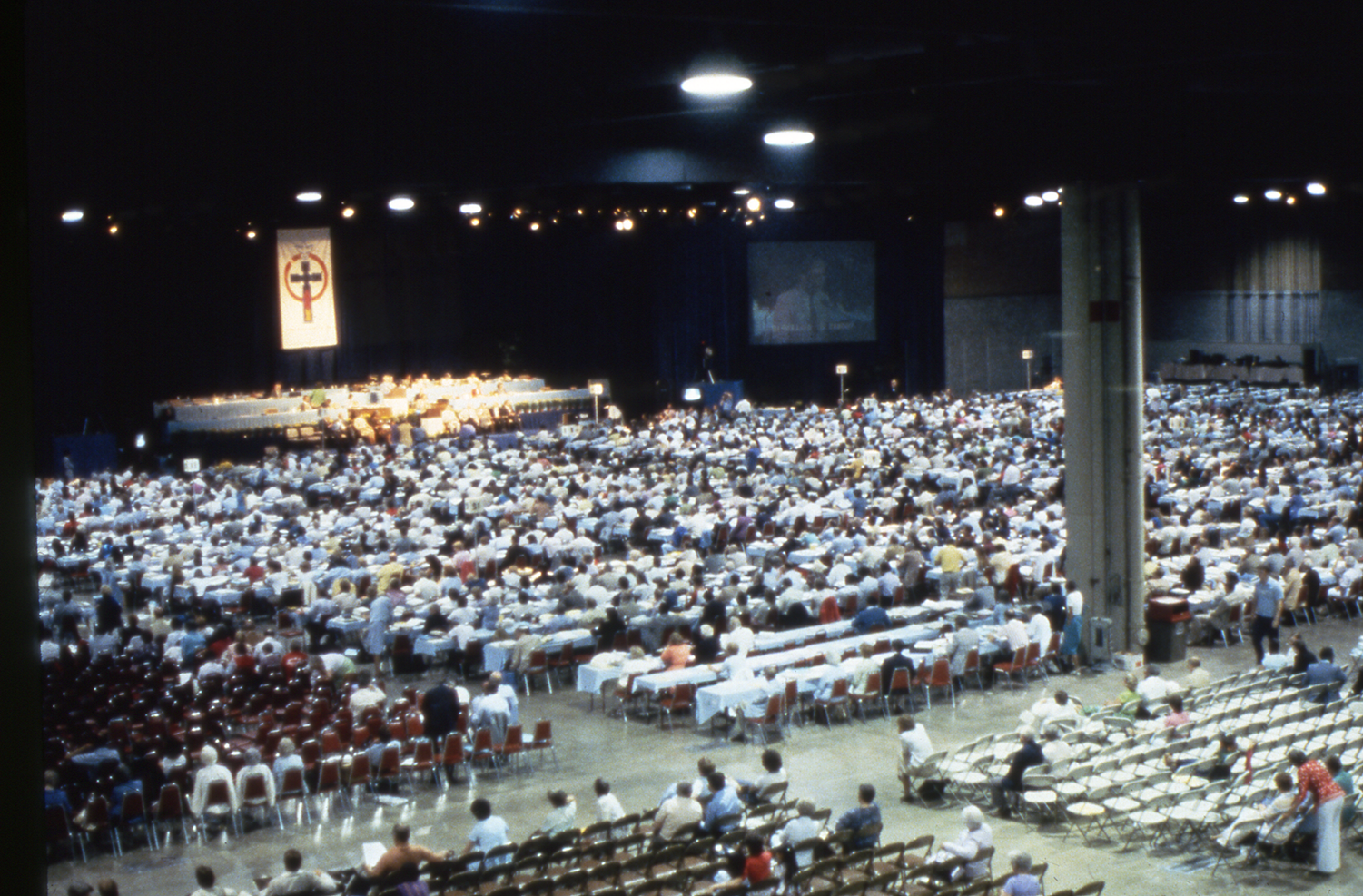 “총회 (1983)”: 어떻게 거대한 총회를 구성하는가? 애틀랜타에서 열린 (재결합) 총회(1983).