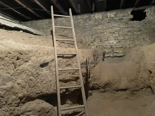 Underground crawlspace