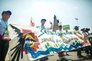 Photo credit: Joe Tobiason. Youth from Bolivia's Joining Hands network march for the climate